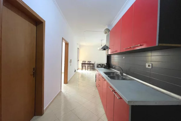 Shtepi ne shitje Apartament ne Tirane, 1+1, Mobilimi E mobiluar, Pagesa 100,000  Euro.