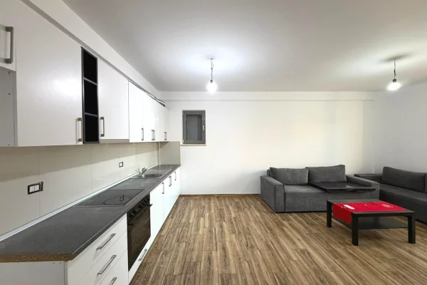 Appartamento in affitto a Tirana 1+1, SemiArredato