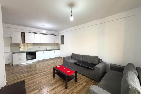 Appartamento in affitto a Tirana 1+1, SemiArredato