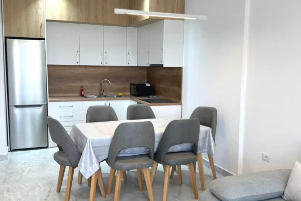 Shtepi me qera Apartament ne Tirane, 1+1, Mobilimi E mobiluar, Pagesa 1,000  Euro.