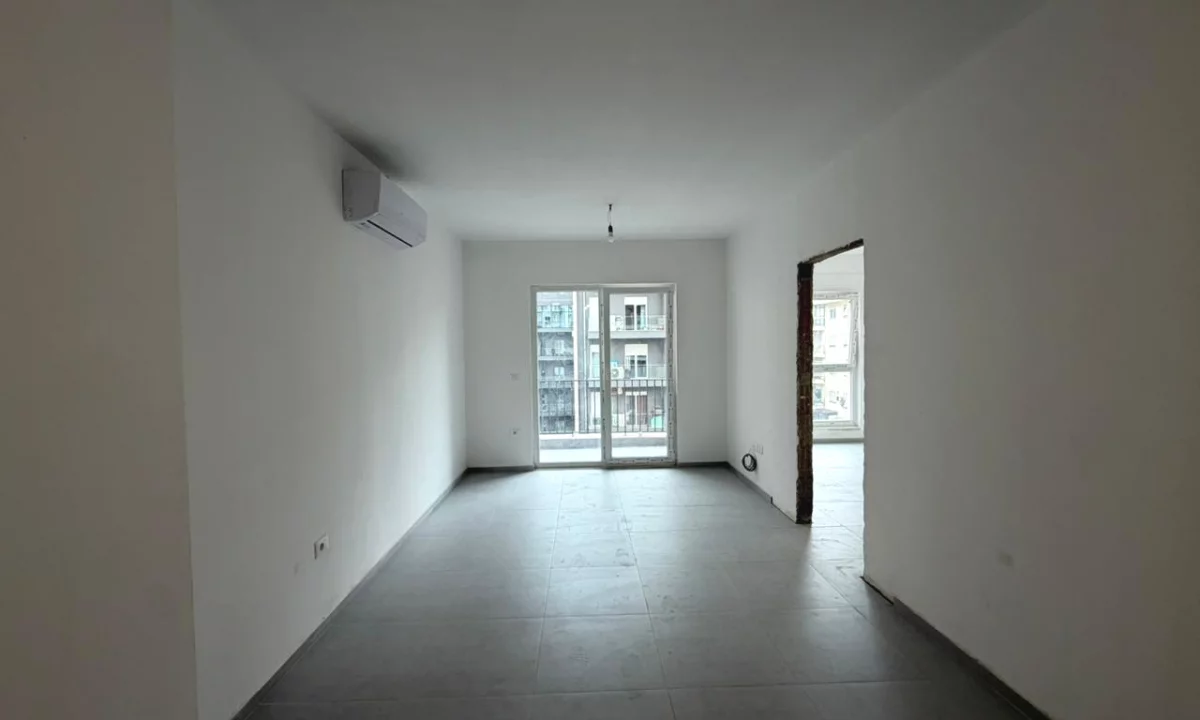 Shtepi me qera Apartament ne Tirane, 1+1, Mobilimi Bosh, pa mobiluar, Pagesa 400  Euro.
