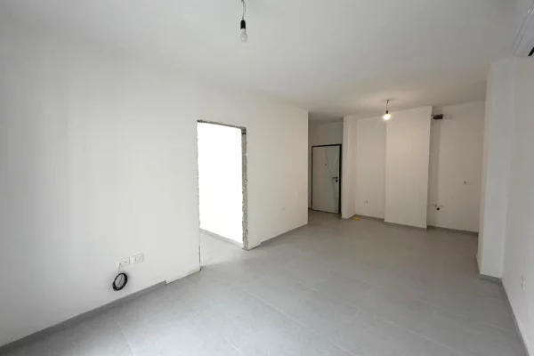 Shtepi me qera Apartament ne Tirane, 1+1, Mobilimi Bosh, pa mobiluar, Pagesa 400  Euro.