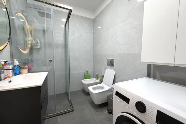 Shtepi ne shitje Apartament ne Tirane, 2+1, Mobilimi E mobiluar, Pagesa 185,000  Euro.