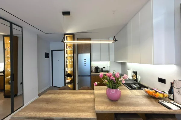 Shtepi ne shitje Apartament ne Tirane, 2+1, Mobilimi E mobiluar, Pagesa 185,000  Euro.