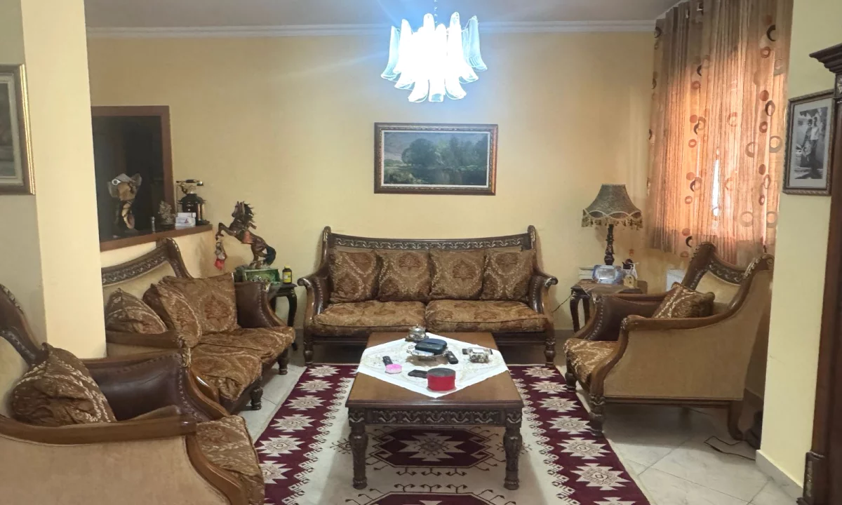 Shtepi ne shitje Apartament ne Tirane, 2+1, Mobilimi E mobiluar, Pagesa 315,000  Euro.