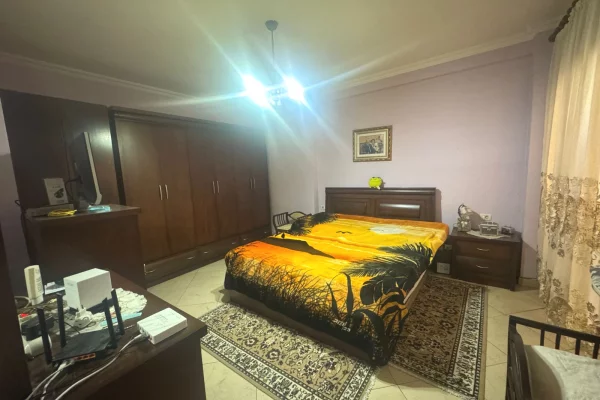 Shtepi ne shitje Apartament ne Tirane, 2+1, Mobilimi E mobiluar, Pagesa 315,000  Euro.