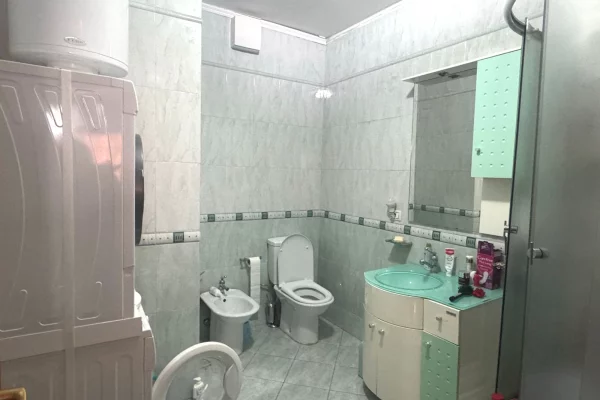 Shtepi ne shitje Apartament ne Tirane, 2+1, Mobilimi E mobiluar, Pagesa 315,000  Euro.