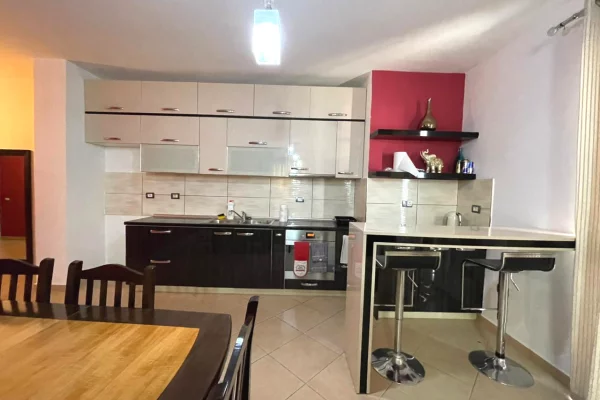 Shtepi ne shitje Apartament ne Tirane, 2+1, Mobilimi E mobiluar, Pagesa 164,000  Euro.