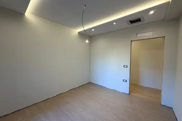 Shtepi me qera Apartament ne Tirane, 2+1, Mobilimi Bosh, pa mobiluar, Pagesa 1,000  Euro.
