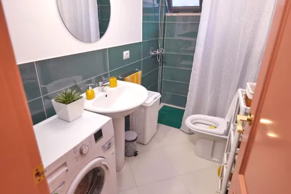 Shtepi me qera Apartament ne Tirane, 2+1, Mobilimi E mobiluar, Pagesa 75,000  Leke.