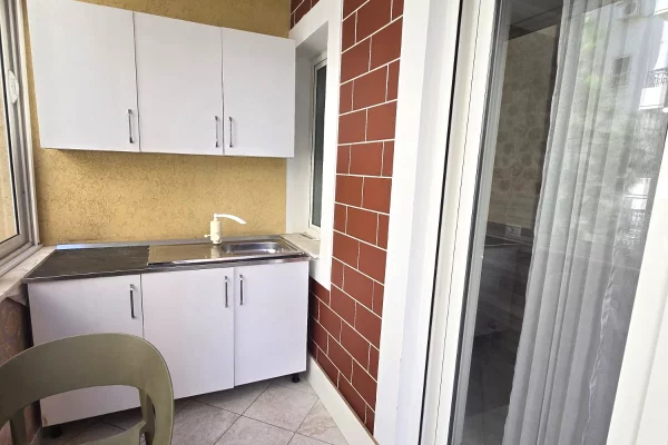 Shtepi ne shitje Apartament ne Tirane, Garsoniere, Mobilimi Bosh, pa mobiluar, Pagesa 138,000  Euro.