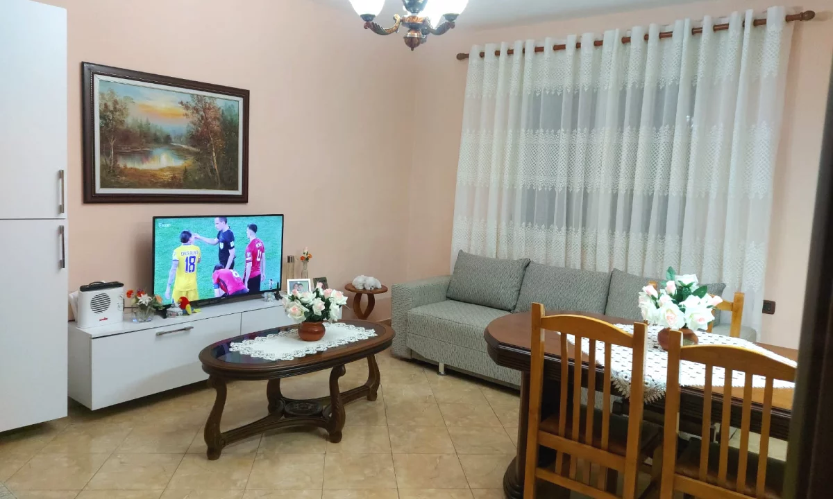 Shtepi ne shitje Apartament ne Tirane, 2+1, Mobilimi E mobiluar, Pagesa 14,500,000  Leke.