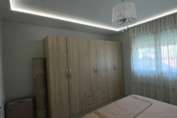 Shtepi me qera Apartament ne Tirane, 1+1, Mobilimi E mobiluar, Pagesa 600  Euro.
