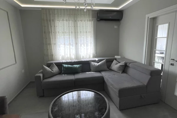 Shtepi me qera Apartament ne Tirane, 1+1, Mobilimi E mobiluar, Pagesa 600  Euro.