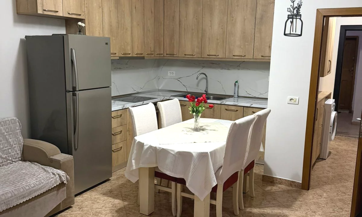 Shtepi me qera Apartament ne Tirane, 3+1, Mobilimi E mobiluar, Pagesa 65,000  Leke.