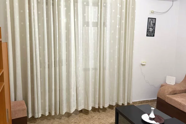 Shtepi me qera Apartament ne Tirane, 3+1, Mobilimi E mobiluar, Pagesa 65,000  Leke.
