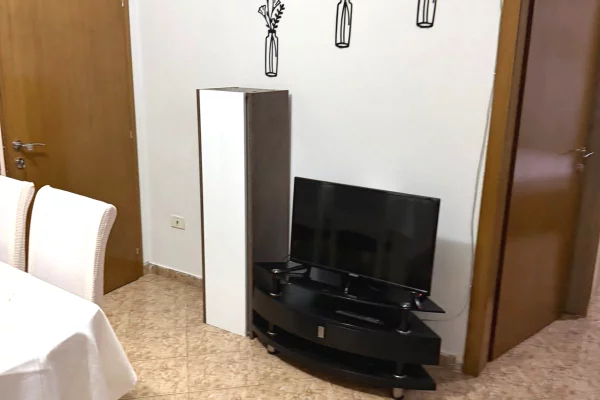 Shtepi me qera Apartament ne Tirane, 3+1, Mobilimi E mobiluar, Pagesa 65,000  Leke.