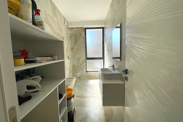 Shtepi ne shitje Apartament ne Tirane, 2+1, Mobilimi E mobiluar, Pagesa 239,000  Euro.