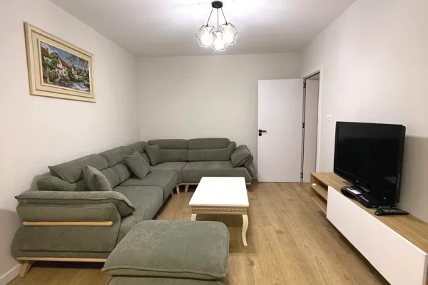 Shtepi me qera 2+1 ne Tirane - 62,000 Leke