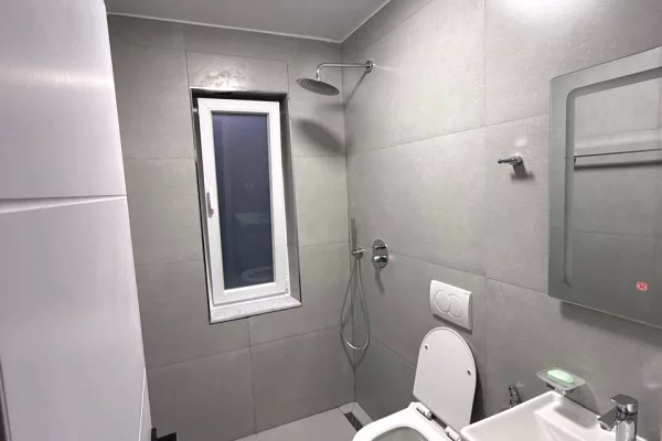 Shtepi me qera Apartament ne Tirane, 2+1, Mobilimi E mobiluar, Pagesa 62,000  Leke.