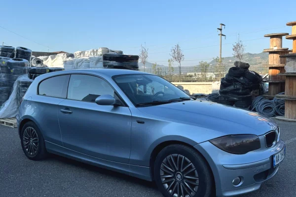 Makina ne shitje ne Tirane - 360,000 Leke