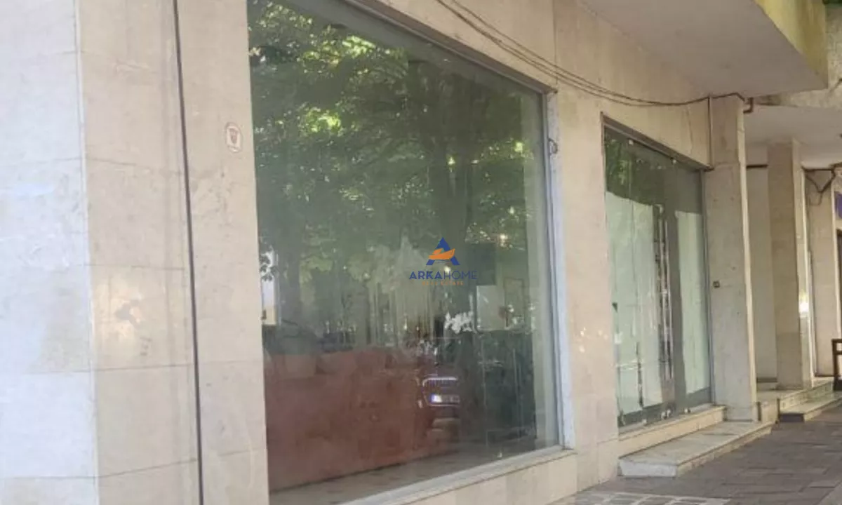 JEPET ME QERA AMBIENT BIZNESI 120M2 "RRUGA PJETER BOGDANI, BLLOK" 3000 EURO.