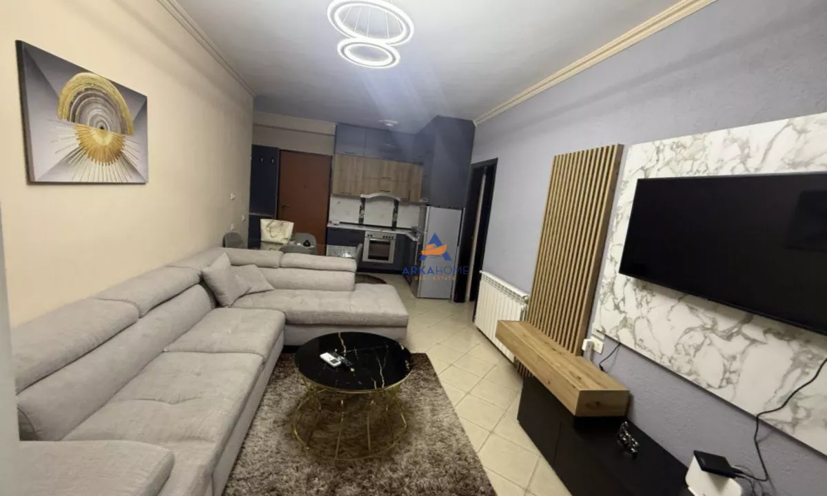 Shtepi me qera Apartament ne Tirane, 2+1, Mobilimi E mobiluar, Pagesa 600  Euro.