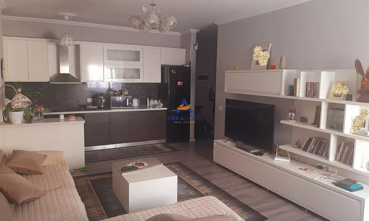Shtepi ne shitje Apartament ne Tirane, 2+1, Mobilimi E mobiluar, Pagesa 155,000  Euro.