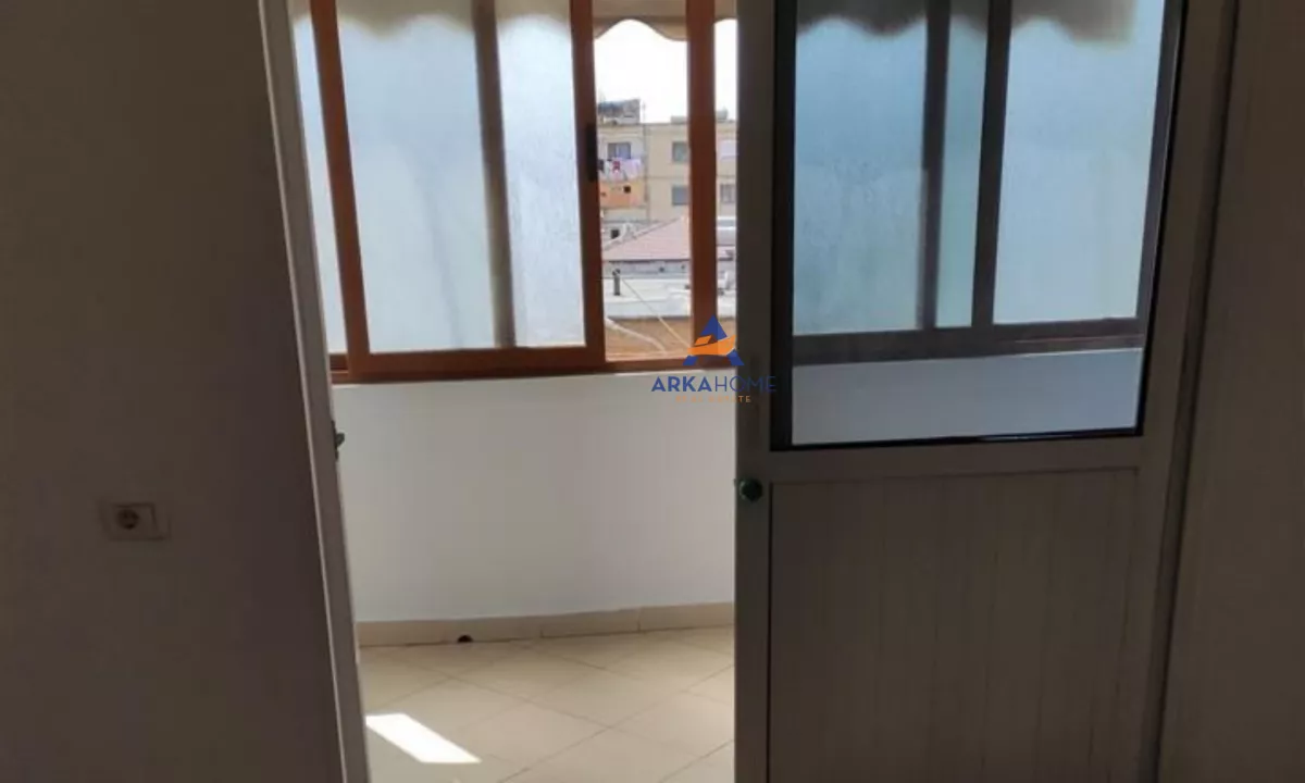 Shtepi ne shitje Apartament ne Tirane, 2+1, Mobilimi E mobiluar, Pagesa 100,000  Euro.