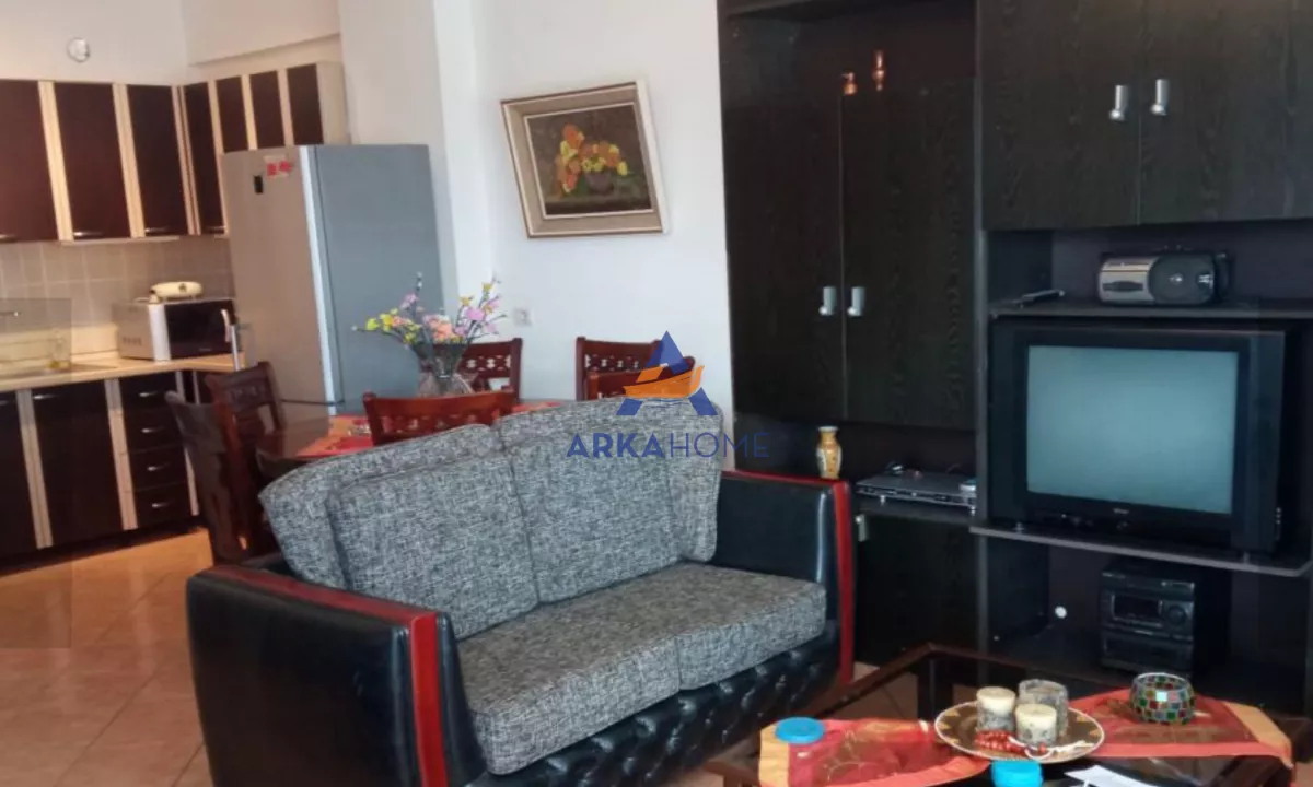 Shtepi ne shitje Apartament ne Durres, 2+1, Mobilimi E mobiluar, Pagesa 135,000  Euro.