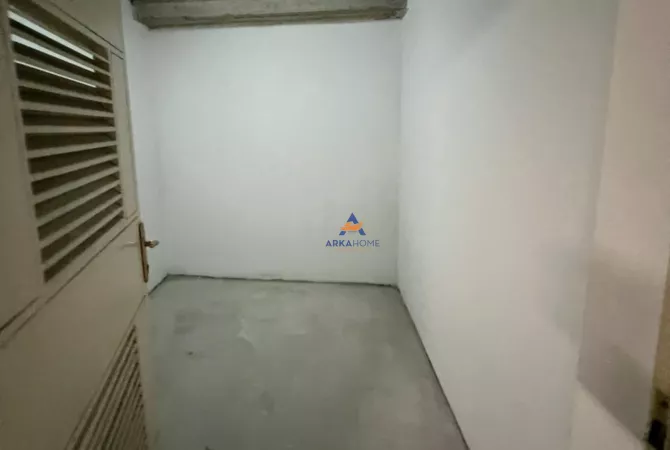 Business Property for Rent 4+1 in Tirana - 350 Euro