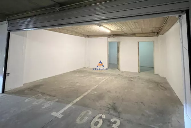 JEPET AMBIENT ME QERA 50.1M2 "UNAZA E RE" 350 EURO ( I DISKUTUESHEM).