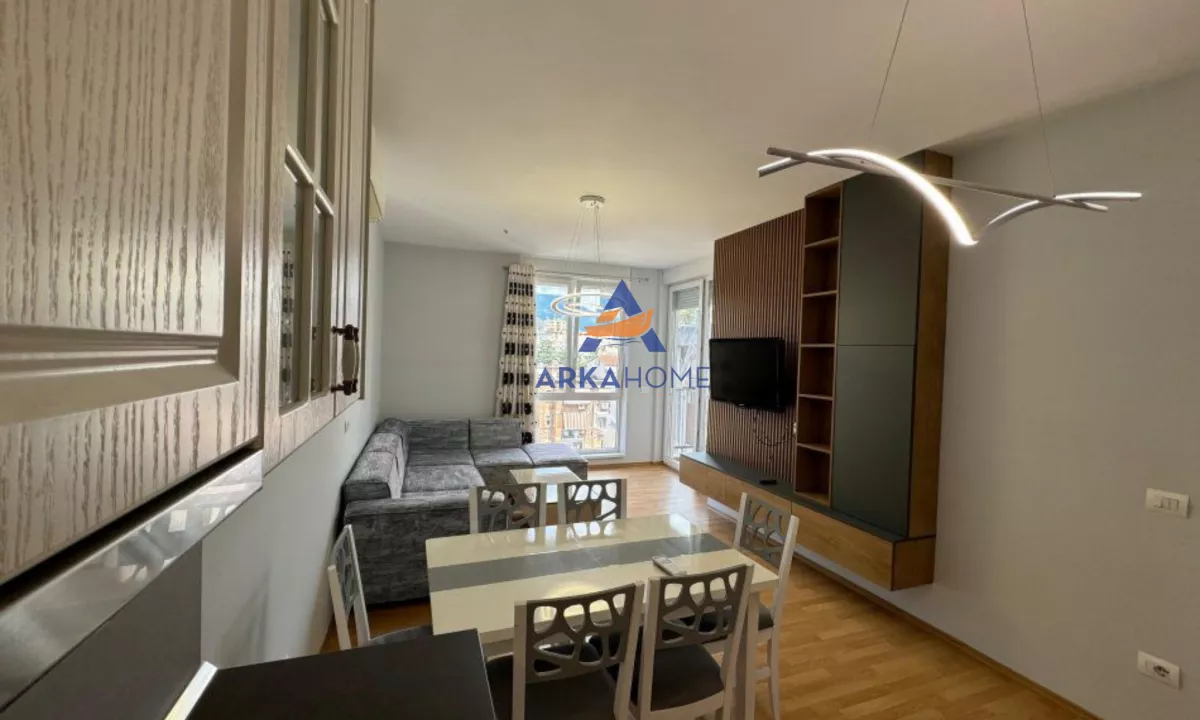 Shtepi me qera Apartament ne Tirane, 2+1, Mobilimi E mobiluar, Pagesa 800  Euro.