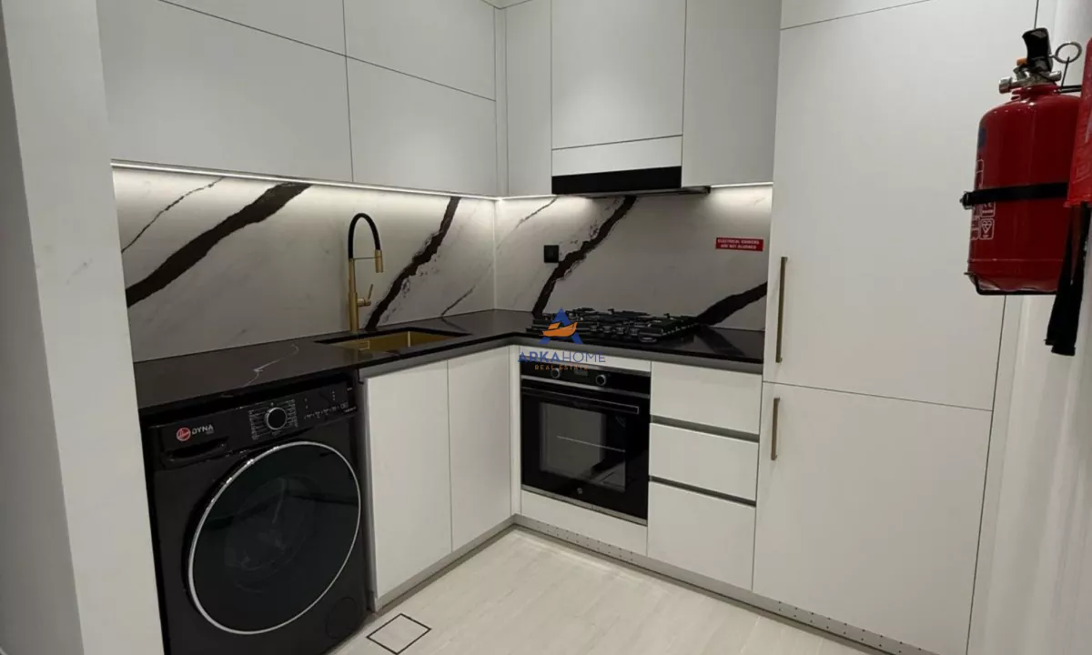 Shtepi ne shitje Apartament ne Tirane, 1+1, Mobilimi Bosh, pa mobiluar, Pagesa 450,000  Euro.