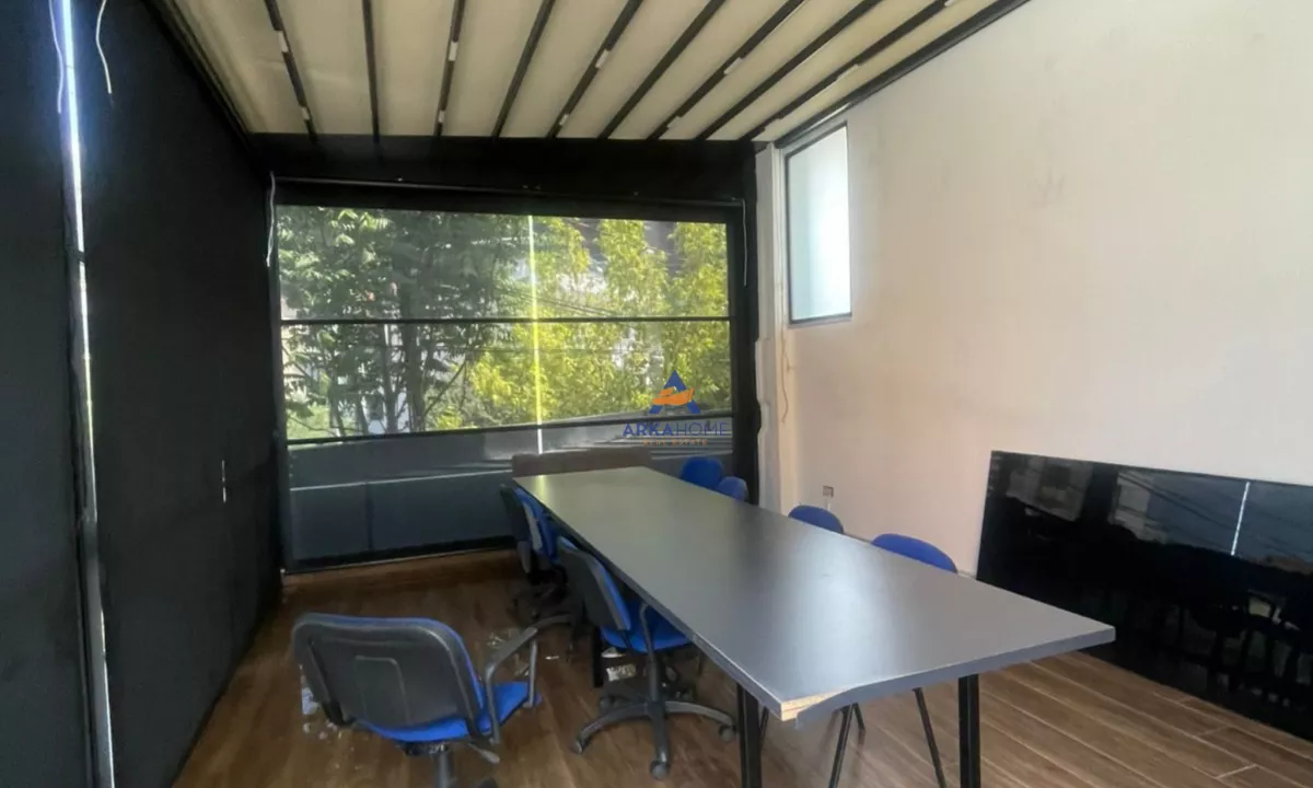 JEPET AMBJENT ME QERA 75M2 "21 DHJETORI" 1500 EURO.