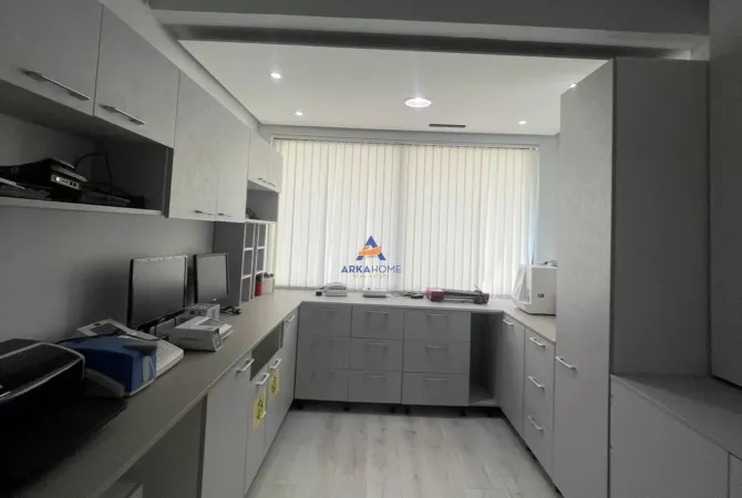 JEPET AMBIENT KLINIKE ME QERA 4+1 "UNAZA E RE " 2000 EURO