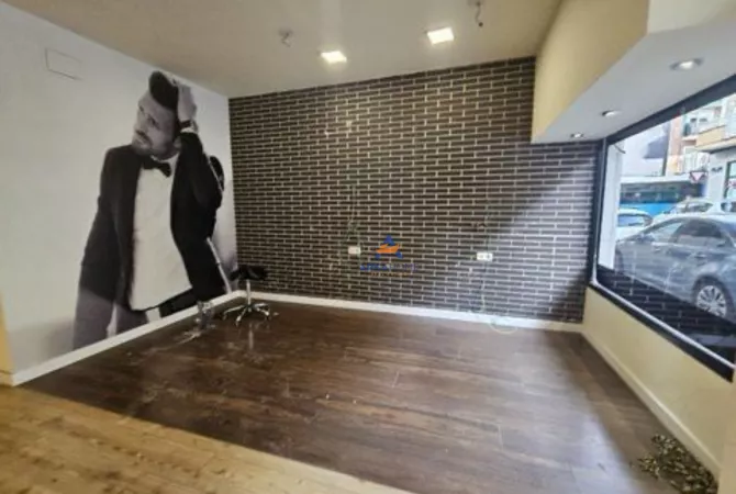 Business Property for Rent 3+1 in Tirana - 300,000 Leke