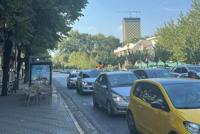 Business Property for Rent 1+1 in Tirana - 2,000 Euro