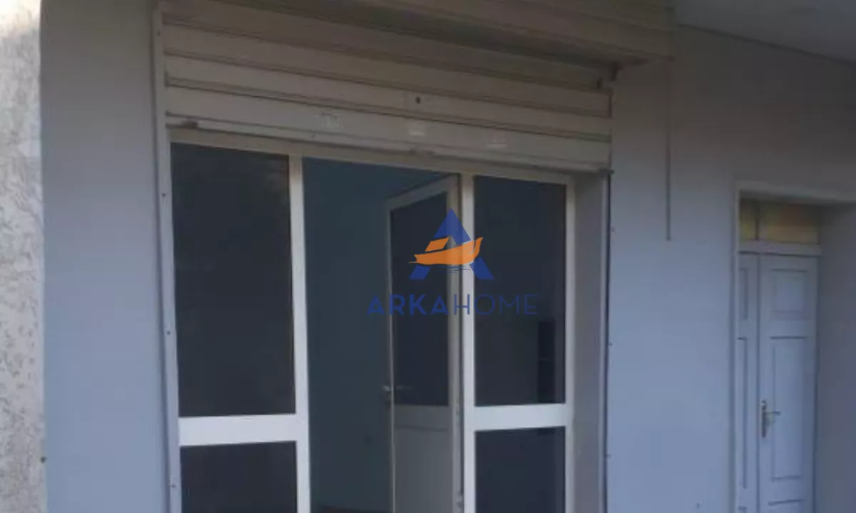 JEPET ME QERA AMBIENT BIZNESI 700M2 "TE KOMUNA PARISIT" 5000 EURO