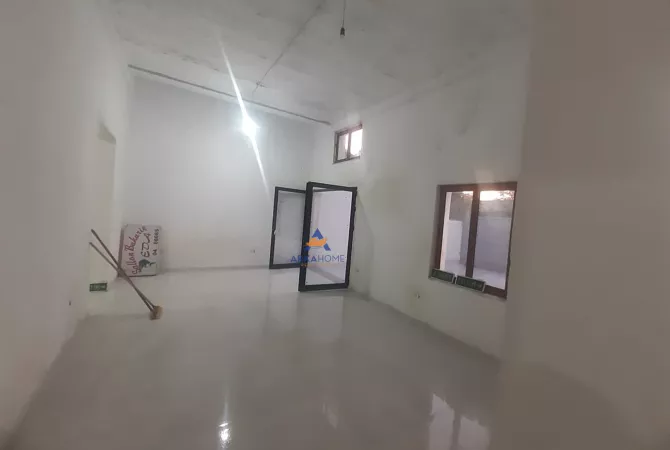 Business Property for Rent 4+1 in Tirana - 800 Euro