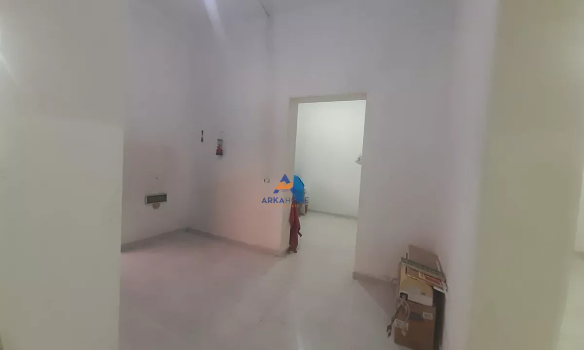 JEPET ME QIRA MAGAZINE 350M2 "NE KOMBINAT" 800 EURO.