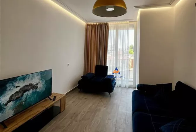 Shtepi me qera 2+1 ne Tirane - 1,300 Euro