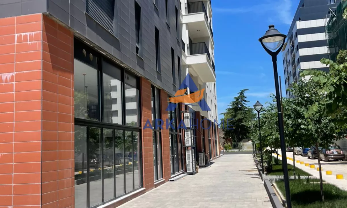 JEPET AMBIENT BIZNESI 85M2 ME QERA TE " FIORI DI BOSKO" 1200 EURO.