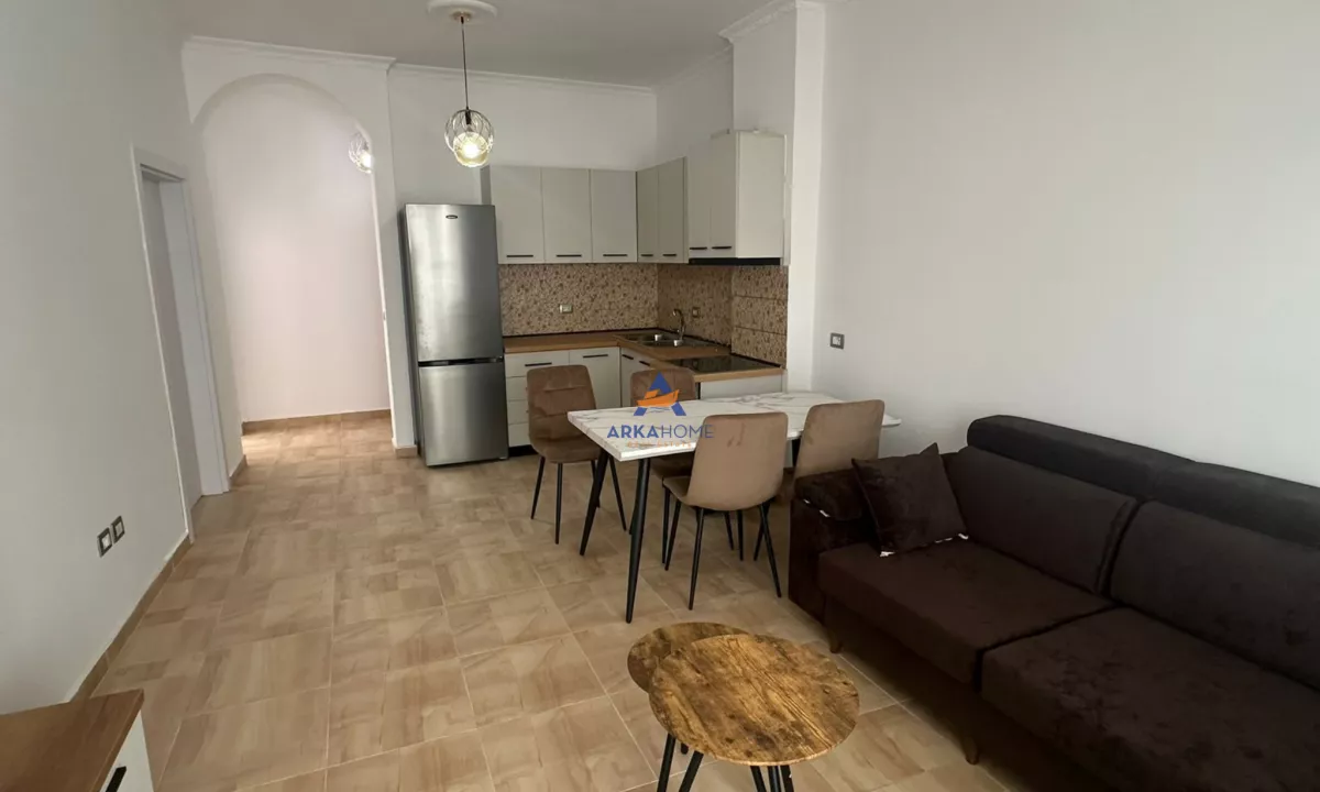 Shtepi me qera Apartament ne Tirane, 3+1, Mobilimi E mobiluar, Pagesa 750  Euro.