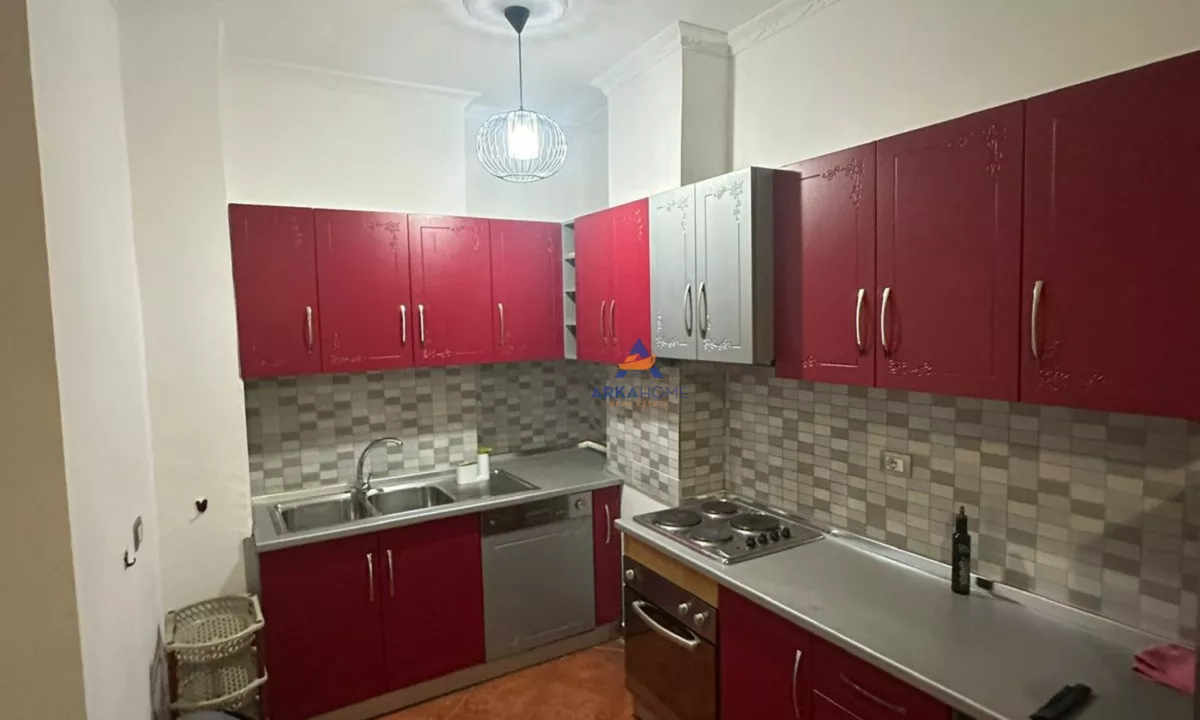 Shtepi me qera Apartament ne Tirane, 2+1, Mobilimi E mobiluar, Pagesa 500  Euro.