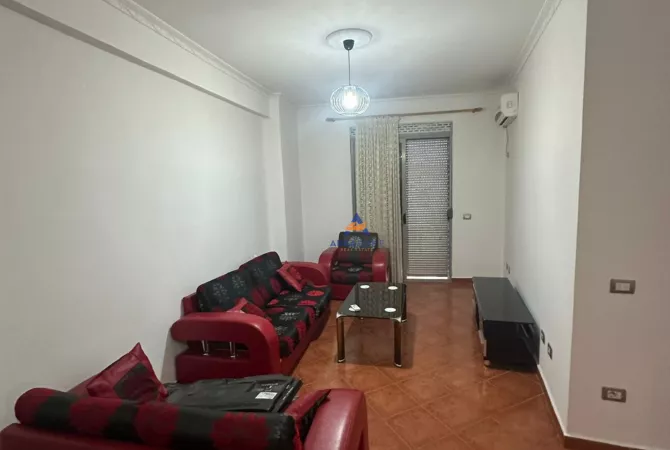 Shtepi me qera Apartament ne Tirane, 2+1, Mobilimi E mobiluar, Pagesa 500  Euro.