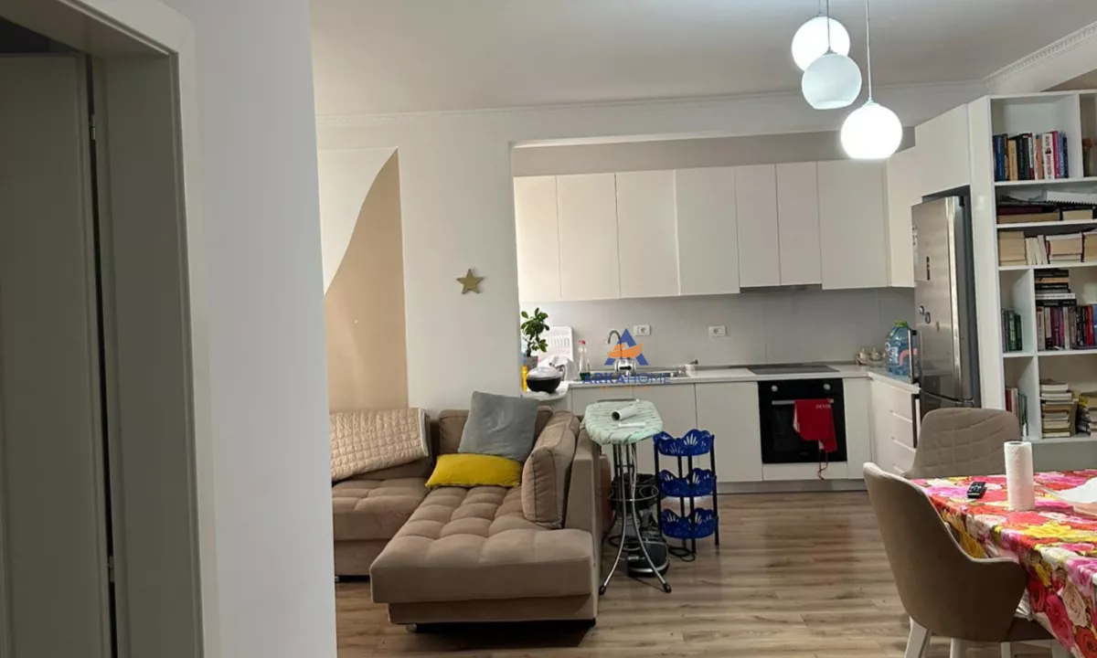 Shtepi ne shitje Apartament ne Tirane, 2+1, Mobilimi E mobiluar, Pagesa 157,000  Euro.