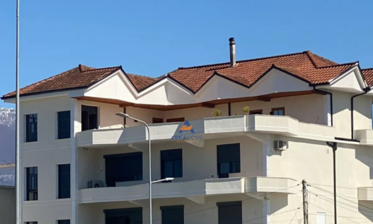 Shtepi me qera Vila Luksoze ne Tirane, 4+1, Mobilimi Bosh, pa mobiluar, Pagesa 6,500  Euro.