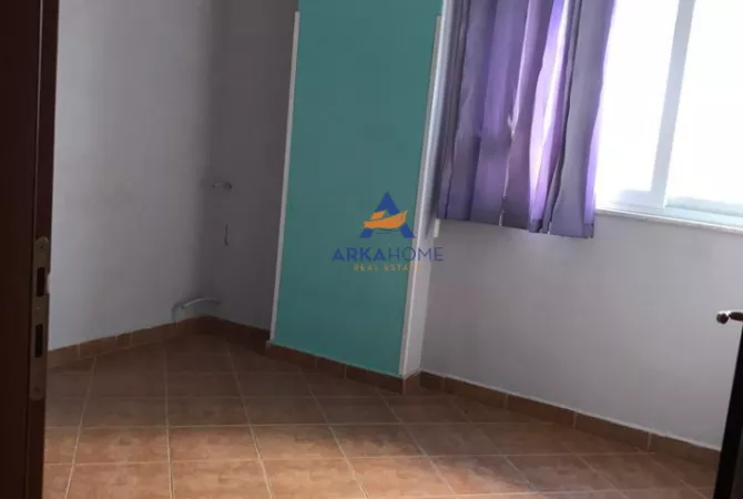 SHITET APARTAMENT 4+1+BALLKON "PALLATET CABEJ, YZBERISHT" 170.000 EURO ( I DISKUTUSHEM).