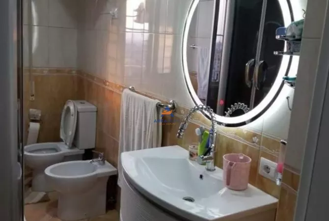 Appartamento in vendita a Tirana 2+1, Arredato